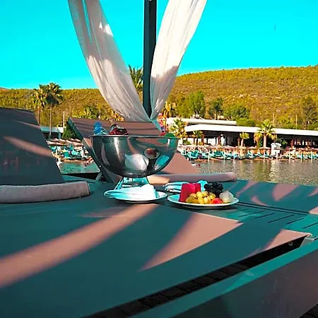 Bay & Üdülőközpont 5*